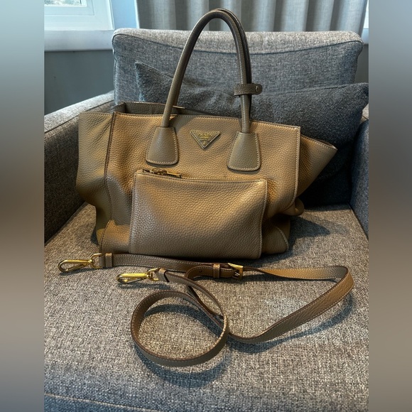 Prada Vitello Daino Front Pocket Bag - Picture 2 of 13